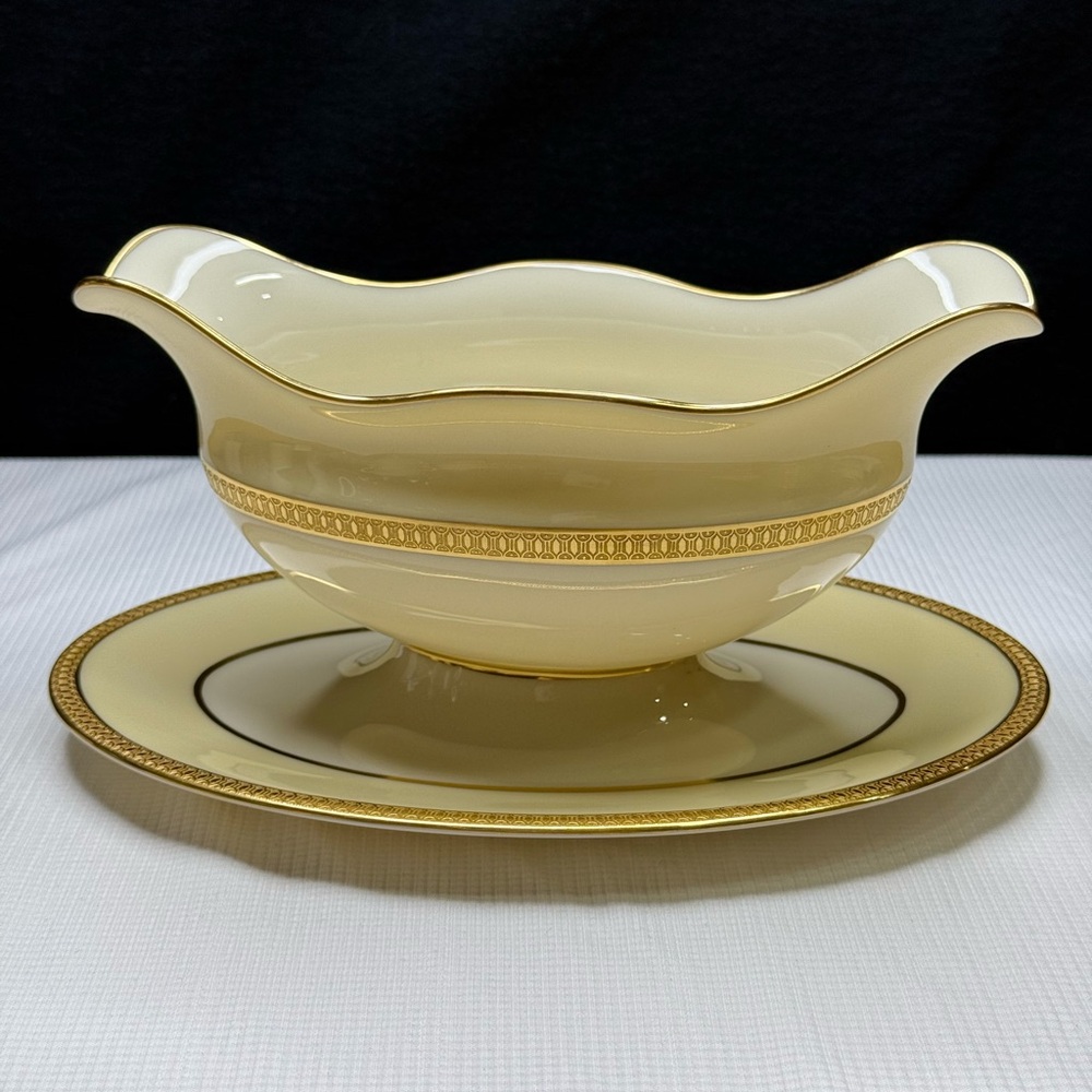 Springfield By Lenox, Gravy Boatwith attached saucer B-346-A Vintage
